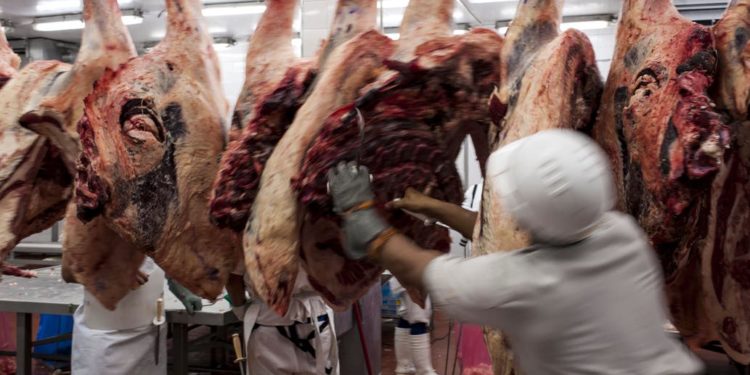 Clausuraron un frigorífico de Quilmes tras la muerte de un operario con coronavirus