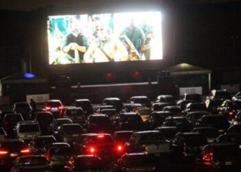 Inauguran en Adrogué el primer Autocine Científico del país