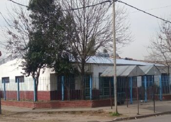 escuela 45, Glew, robo