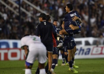 Con escándalo, Quilmes le ganó a Ferro y jugará la final por el ascenso