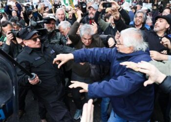 Marchan en apoyo a los jubilados y en contra del veto de Milei