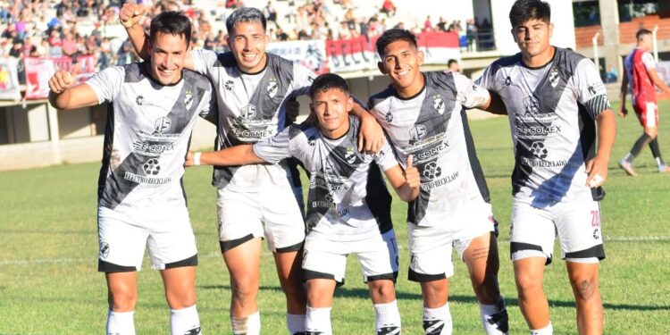 Claypole cerró con una goleada un torneo irregular