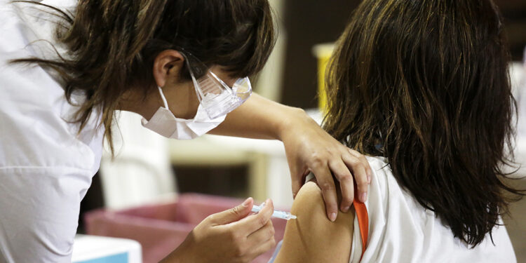 Este viernes llega “La noche de las vacunas” a Don Orione, San José y Solano