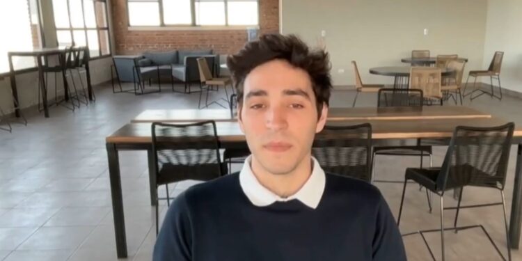 Habló el hijo del médico de Lomas acusado de abuso: «Mi papá no abusó de mí, fue mi mamá la que me usó»