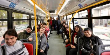 Lanús presentó una línea universitaria gratuita que va de la estación a la UNLA