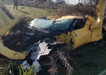 Guernica: quién es el extraño conductor que destrozó una Ferrari amarilla, se salvó de milagro y se fue caminando