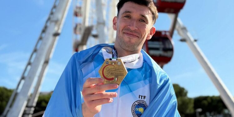 Un deportista de Calzada se consagró campeón mundial de taekwondo en Italia