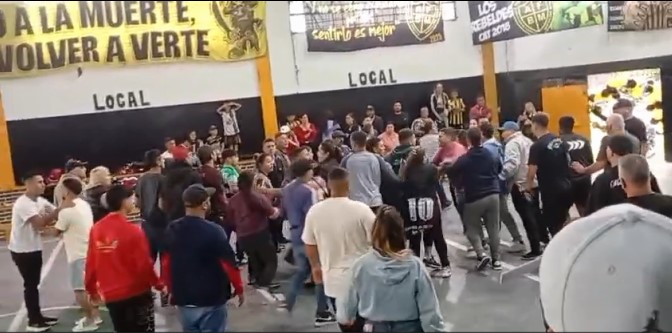 Guerra entre padres y una grave acusación en un partido de fútbol infantil en Burzaco