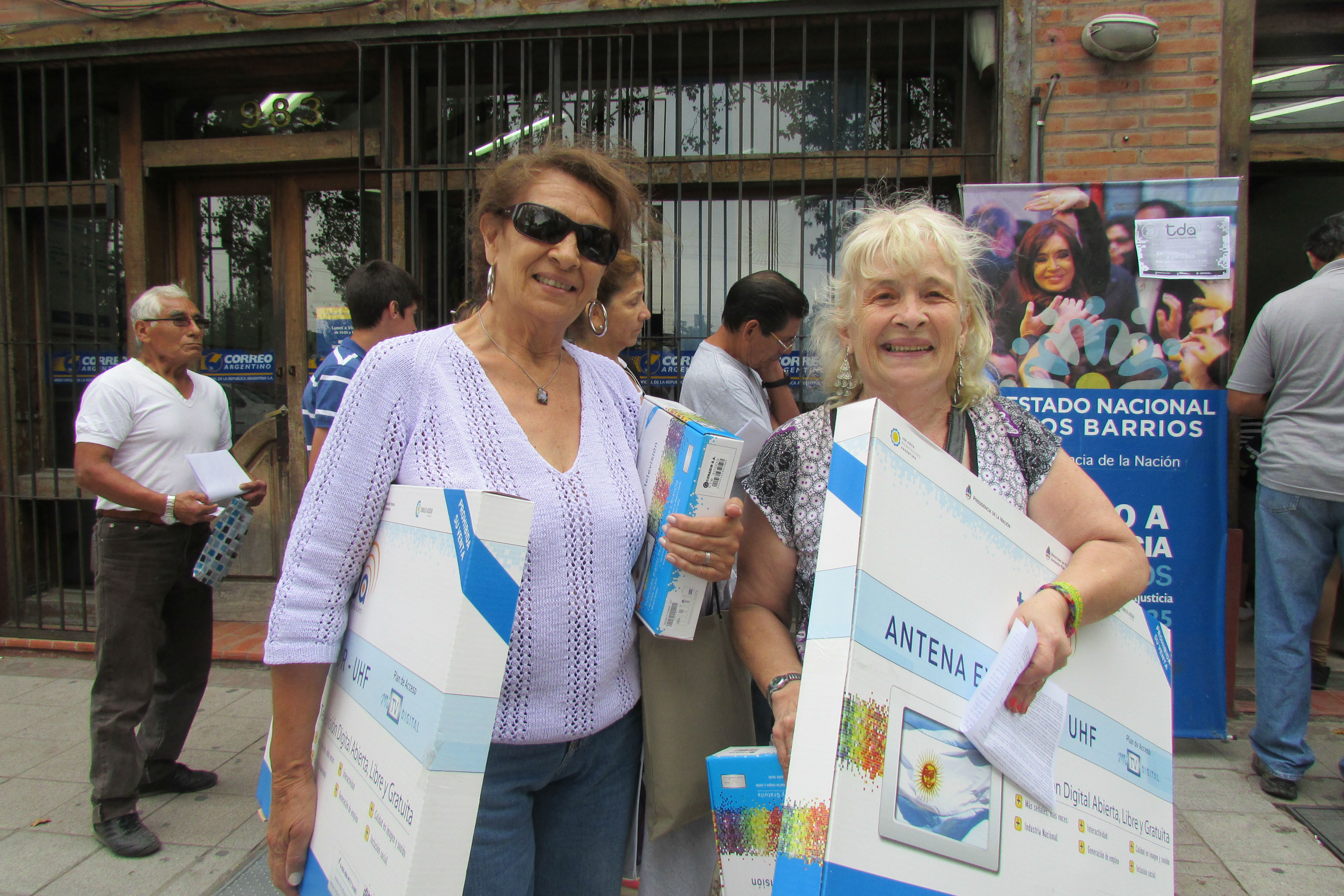 Entregaron decodificadores TDA en Almirante Brown