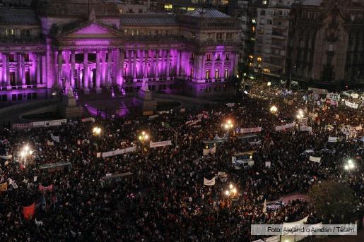 Más de 200 mil personas se movilizaron para decirle basta a los femicidios