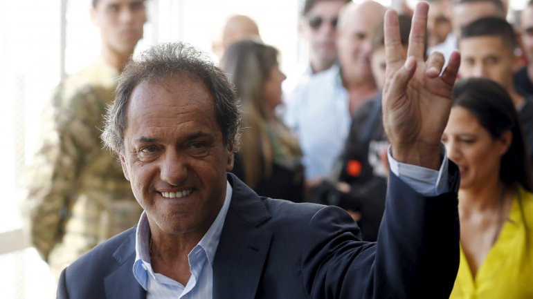 Daniel Scioli emitió su voto y dejó un mensaje de confianza