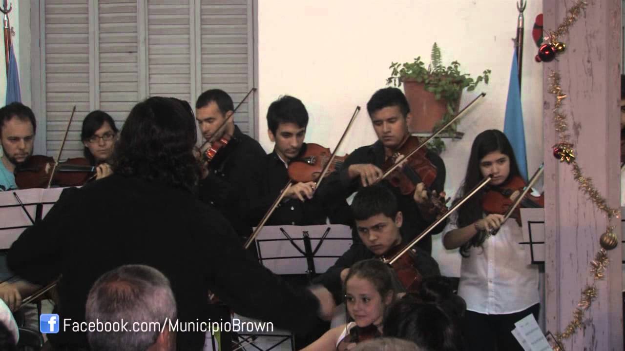 Villancicos navideños interpretados por la Orquesta Escuela de Almirante Brown