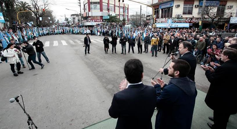 Video: Multitudinario desfile en Longhchamps