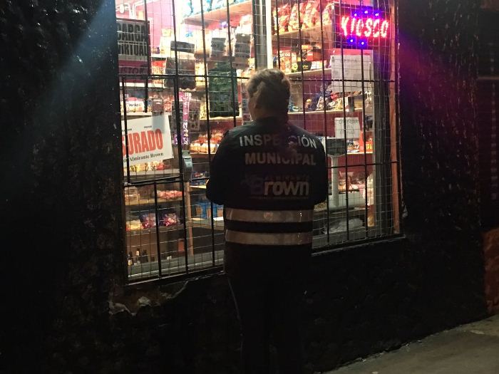 Clausuran comercios que comercializaban bebidas alcohólicas en forma ilegal