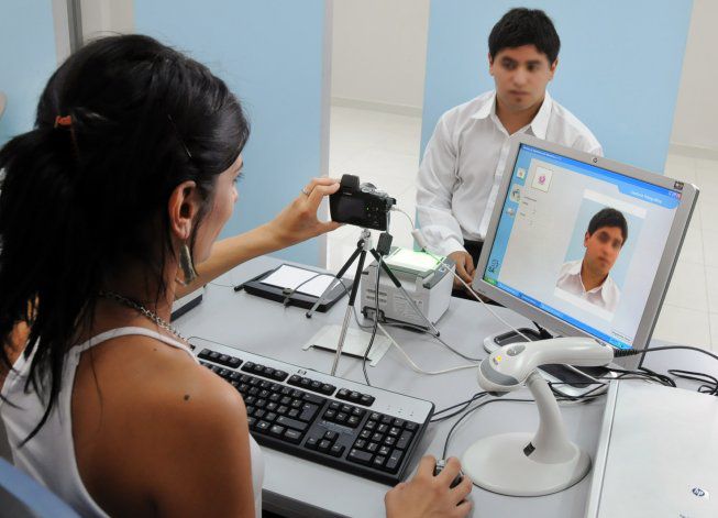 Desde hoy se podrá viajar sólo con el nuevo DNI