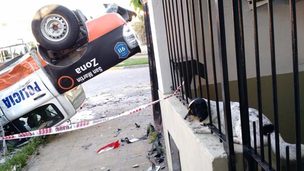 Insólito: dos patrulleros perseguían a delincuentes y chocaron entre sí