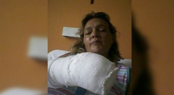 Berazategui: le cortaron tres dedos a una mujer policía