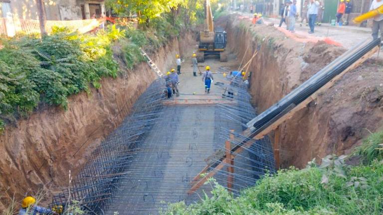 Comenzaron las obras de entubamiento del canal yapeyú
