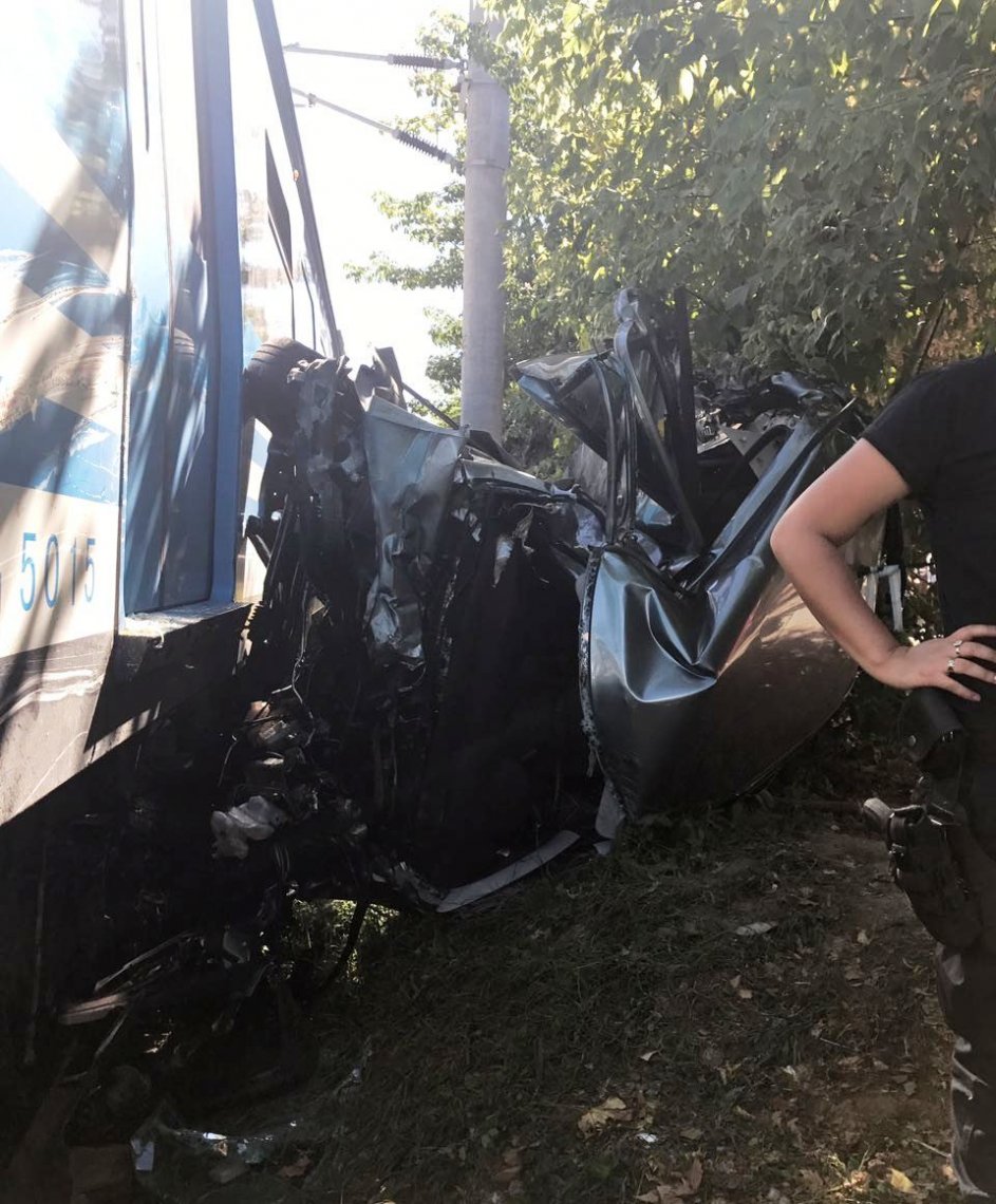 Una familia fue arrollada por un tren y se salvo de milagro