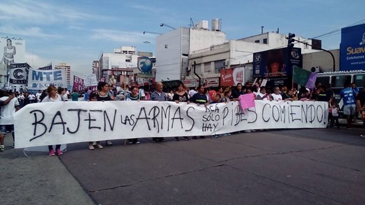Marcharon en repudio a la represión en el comedor de Lanús