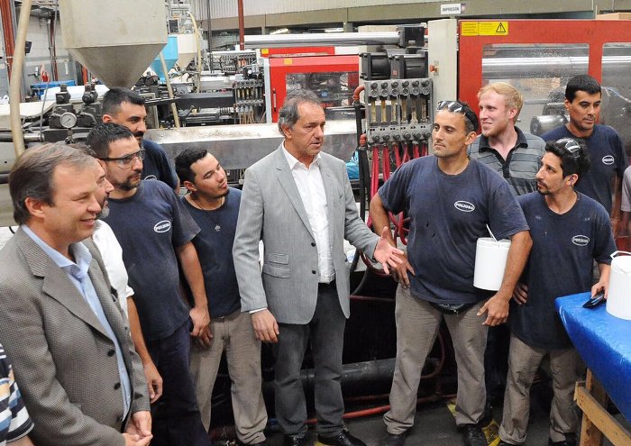 Scioli visitó una empresa de Longchamps y se reunió con Cascallares