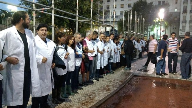 Docentes son reprimidos mientras  intentan instalar aula itinerante en el Congreso