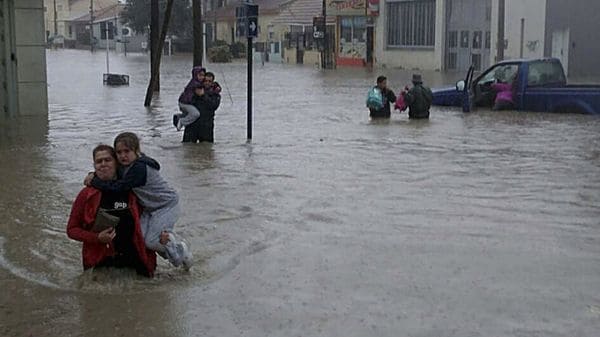 Colecta solidaria en Almirante Brown por los inundados