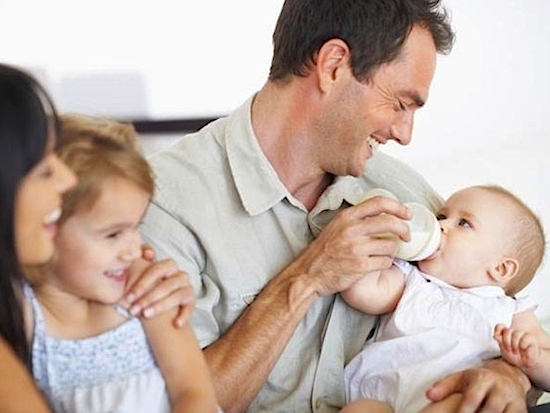 Buscan ampliar las licencias de maternidad y paternidad