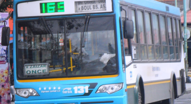 Roban a un chofer en Monte Grande y paran las líneas de colectivos