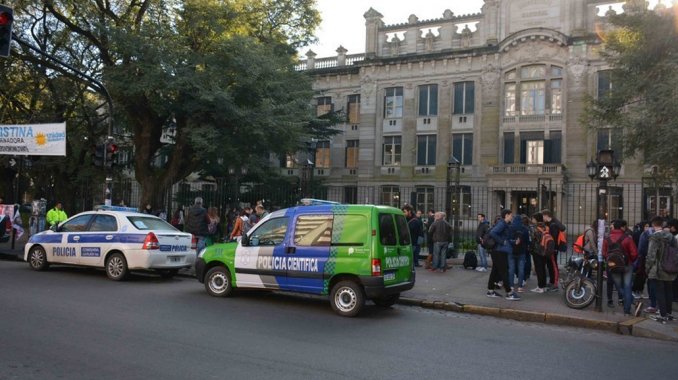 Murió la alumna que se pegó un tiro en el Colegio Nacional de La Plata