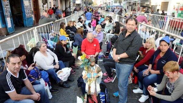 San Cayetano: se espera que un millón y medio de fieles se acerquen a Liniers para pedir trabajo