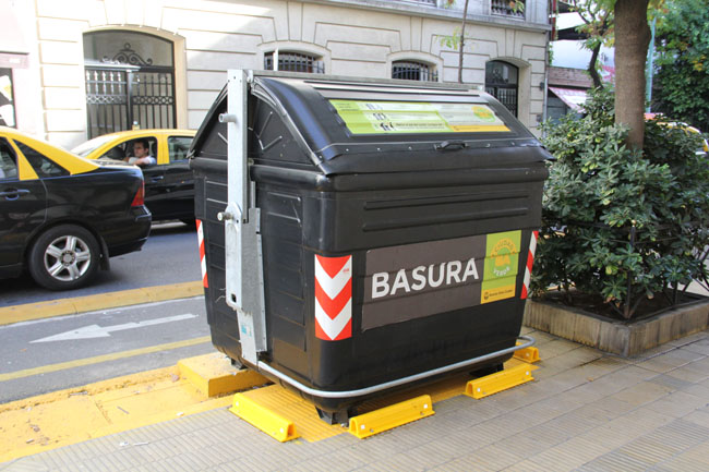 Encontraron a una beba abandonada en un contenedor de basura