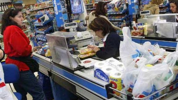 El consumo no repunta: volvieron a caer las ventas en los super y shoppings