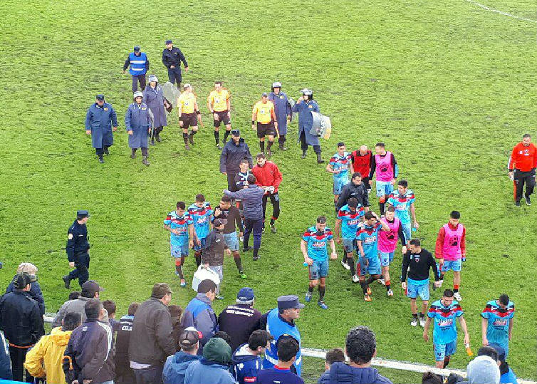 Por un penal, a Brown de Adrogué se le escapó el triunfo en el final