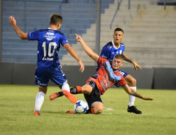 Brown de Adrogué dio el batacazo y se trajo un triunfazo de Santa Fe