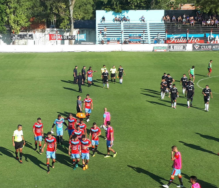 Brown de Adrogué sacó un pálido empate ante Riestra