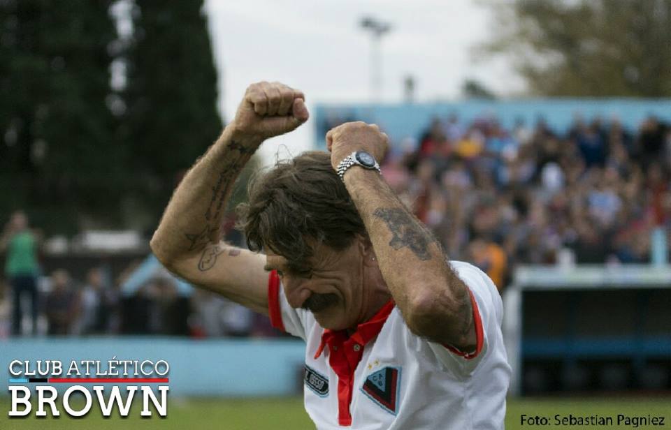 Brown de Adrogué va por un lugar en la final de reducido