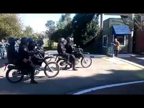 Video: así despidieron a la mujer policía asesinada en Glew