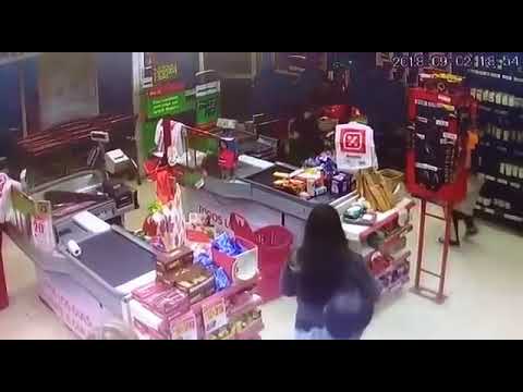 San José: intentó robar un supermercado y los clientes le dieron una golpiza