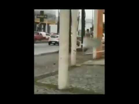Insólito: un joven caminó desnudo por las calles de Adrogué y mordió a un vecino