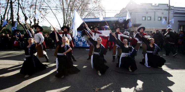 Con desfile, bandas militares y Javier Malosetti, Brown festeja su aniversario