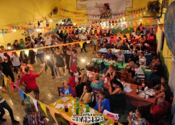 Burzaco: folklore, mucho baile y comidas típicas en la peña La Machada
