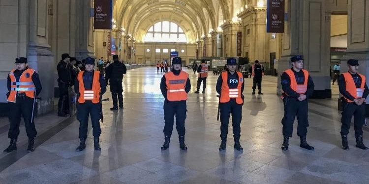 El Gobierno autoriza a las fuerzas de seguridad a demorar y pedir el DNI en el tren