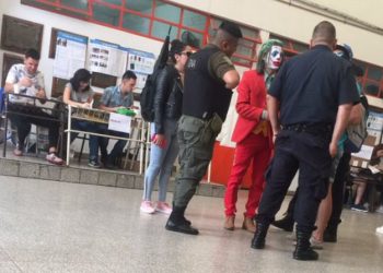 En Lanús votó El Guasón y casi se lo llevan detenido