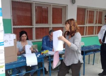 Longchamps: una fiscal de Espert intentó impedir que votara una joven trans