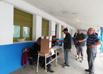 Sin grandes demoras y con tranquilidad, se vota en las escuelas de Brown