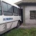 Burzaco: dos colectivos chocaron y se estrellaron contra una casa