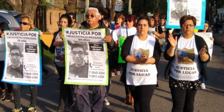 Marcharon para pedir justicia por el joven asesinado en José Mármol