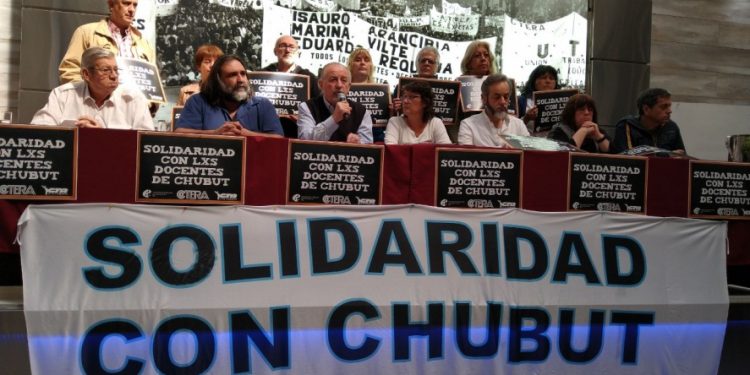 Paran los docentes mañana en repudio a la represión en Chubut