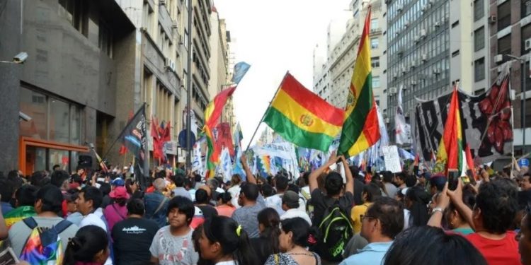 Marchan desde el Obelisco para repudiar el golpe de estado en Bolivia